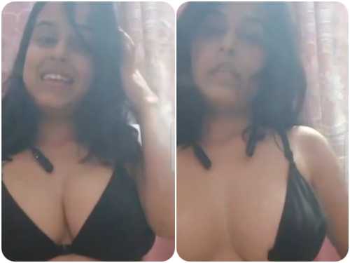 Deepshikha Raghuvanshi showing her big boobs