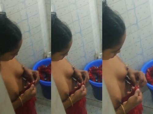 Boobs show in bathroom by hot bhabhi before bathing