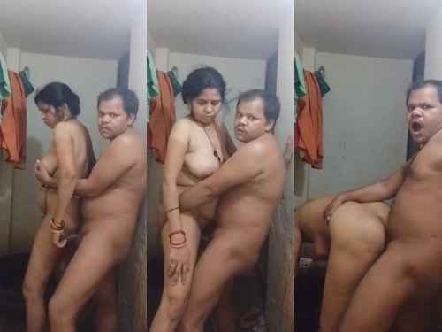 Mature aunty sex viral in bathroom with husband