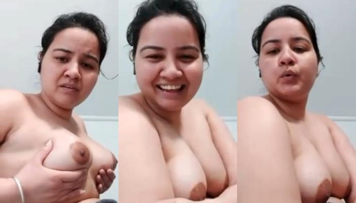 Desi lady showing big boobs on video call